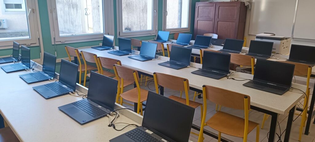 Salle informatique Chabrillan St JB